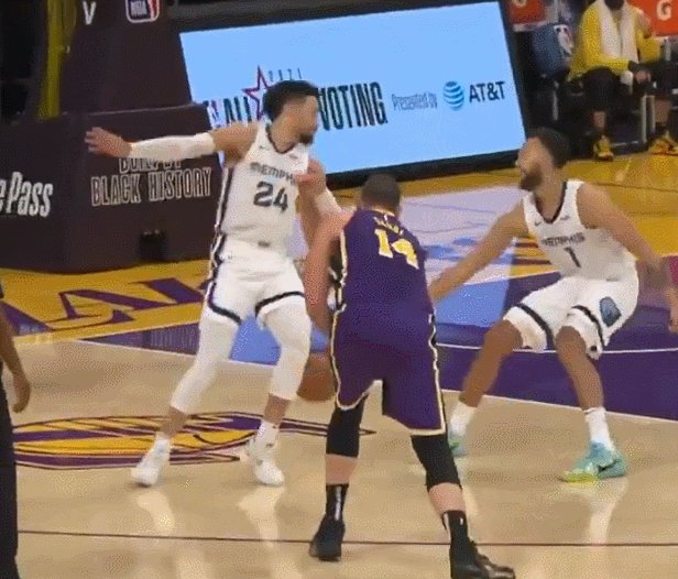 PA视讯官网-爆扣拉弓似满月！36岁詹皇距过气还远 距MVP很近